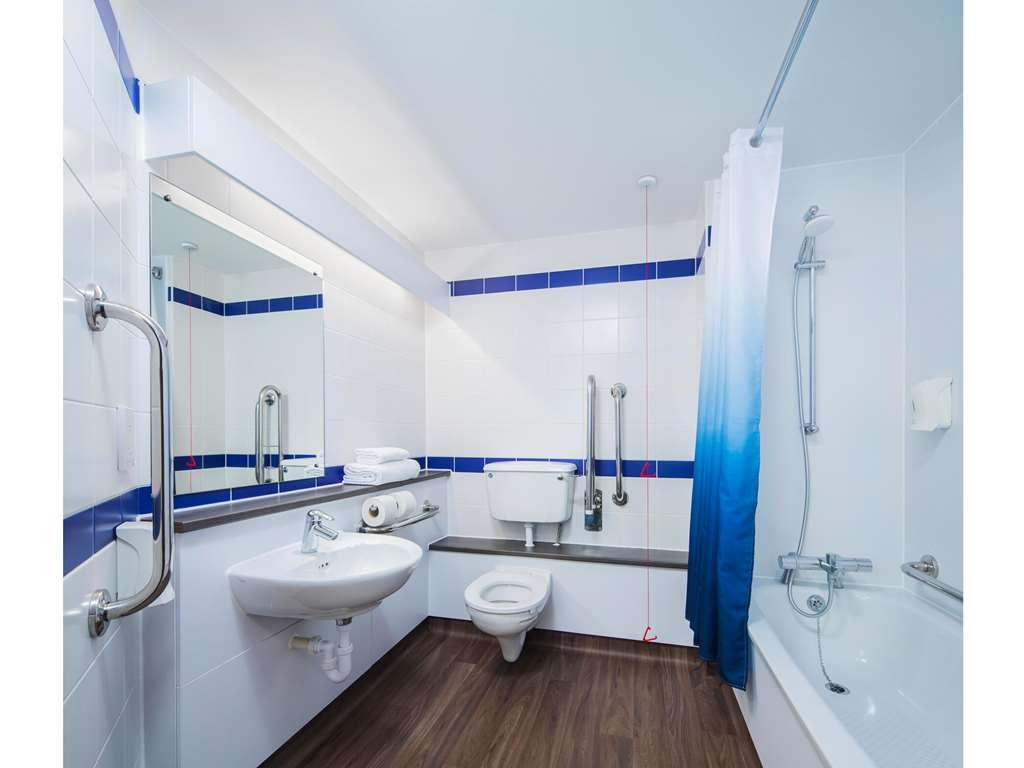 Travelodge Chester Warrington Road 客房 照片
