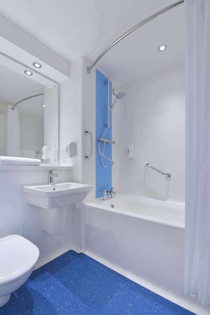 Travelodge Chester Warrington Road 客房 照片